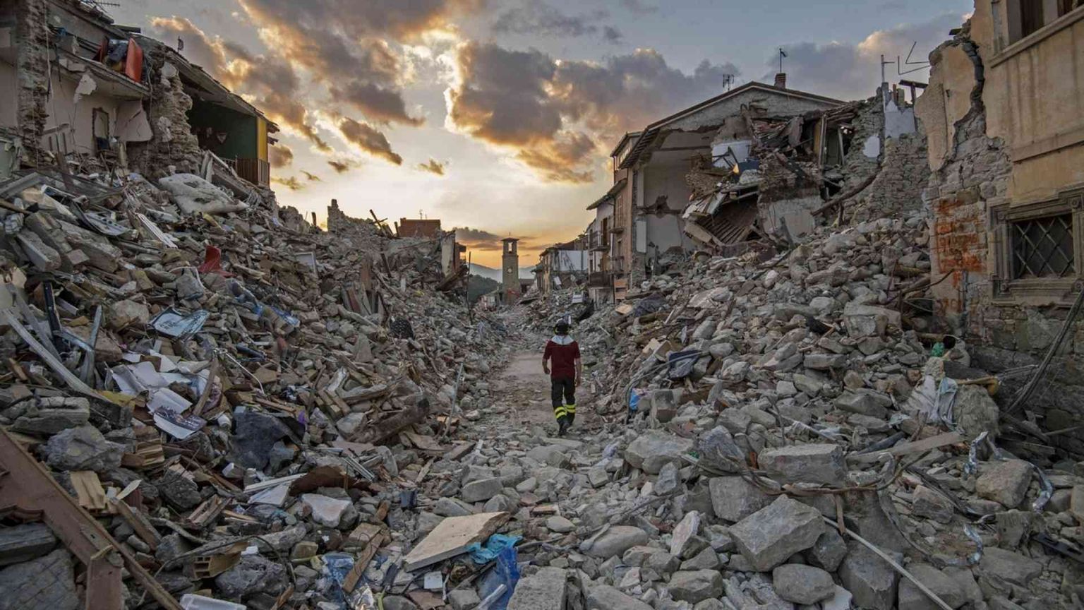 2016 - Sisma ad Amatrice. Trump vince negli Usa