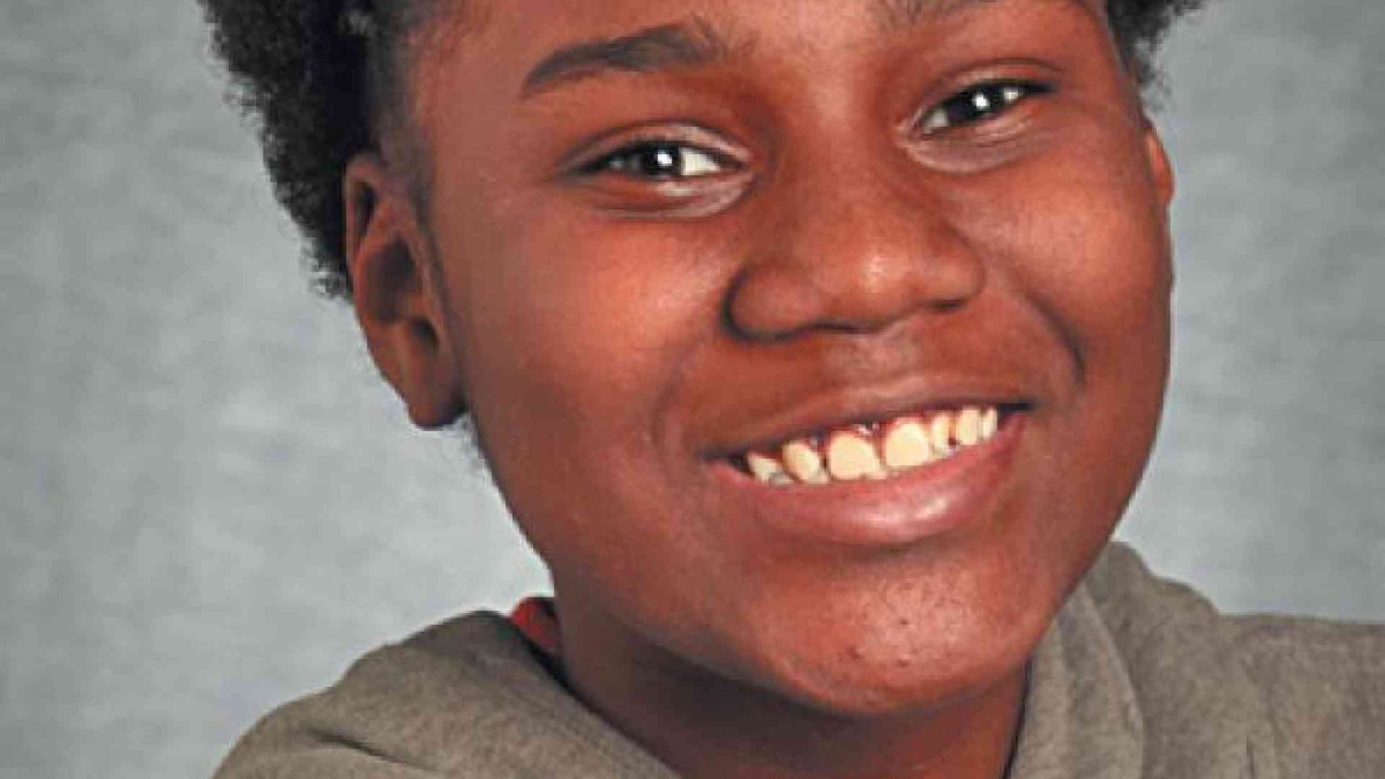 Uccisa a 13 anni da proiettile vagante: aveva denunciato il rischio delle armi