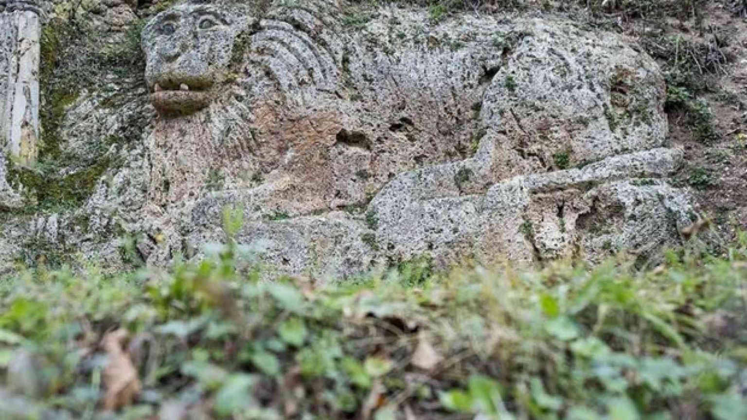 Il parroco-scultore e il grande leone di Rasiglia