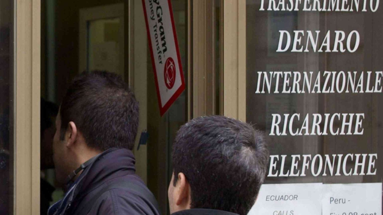 Nel mirino le rimesse degli stranieri. Tolti 62 milioni ai Paesi poveri