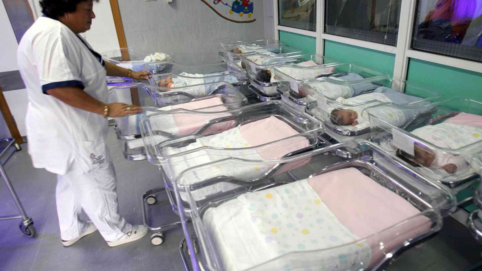 Crollo della natalità nel 2017: 15mila nati in meno del 2016