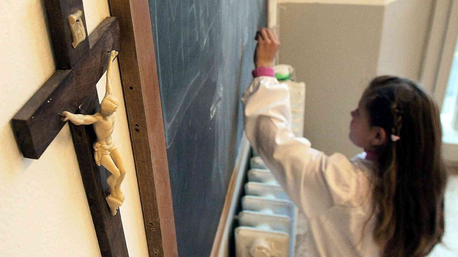 «Presepe e Crocifisso? Così a scuola si riflette»