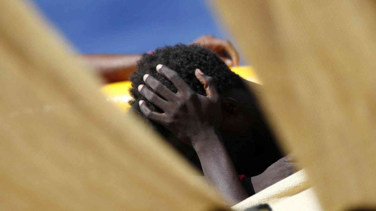 15 alla deriva, morti di fame e freddo. «Abbiamo gettato i corpi in mare»