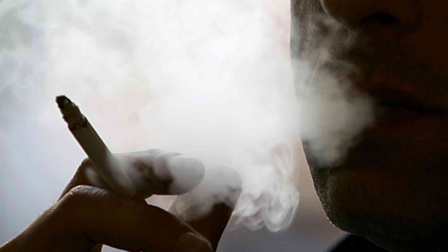 Legge antisigaretta: il detto «Fumare come un turco» va in pensione