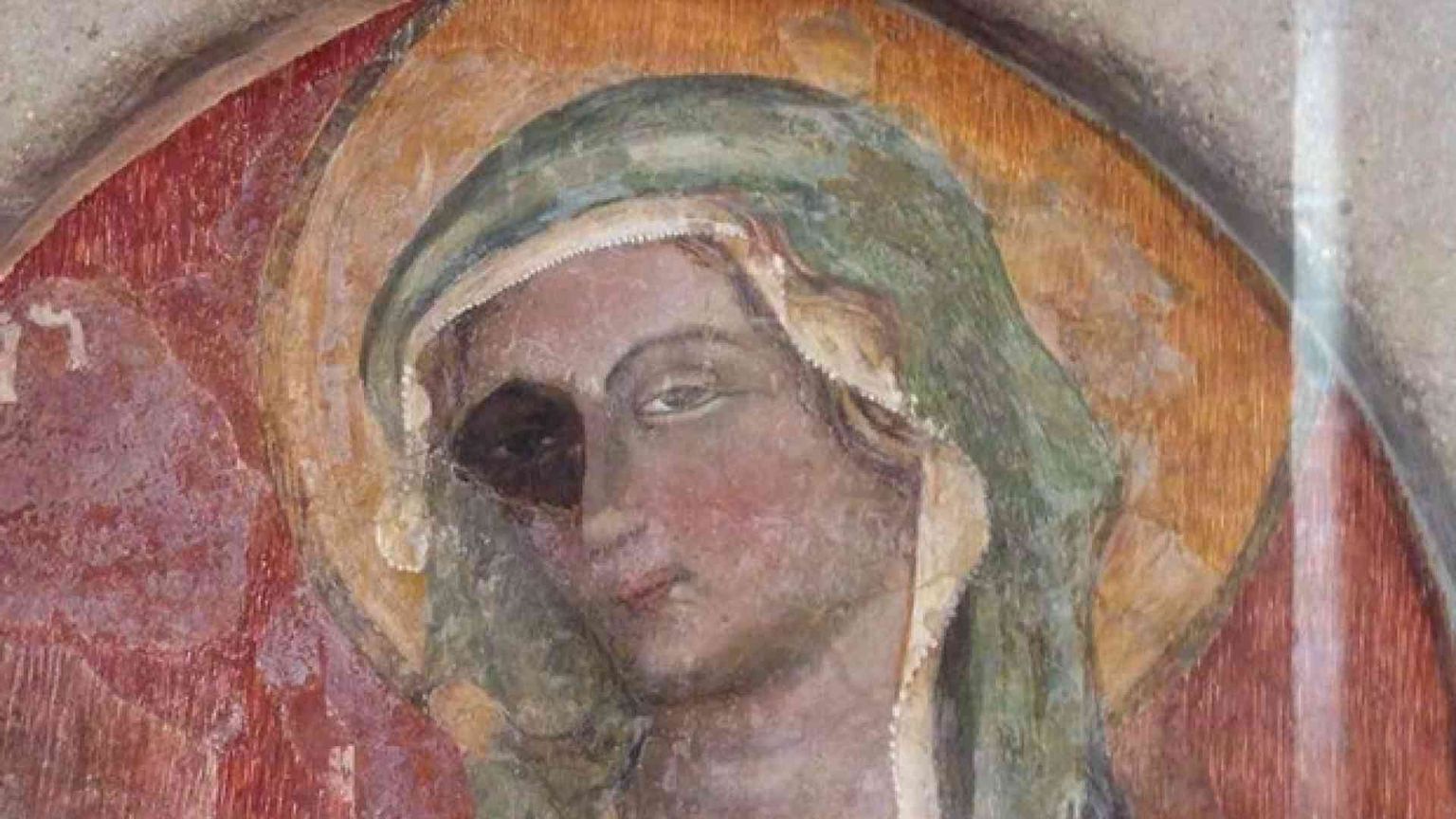 La Vergine con l'occhio nero soffre con noi