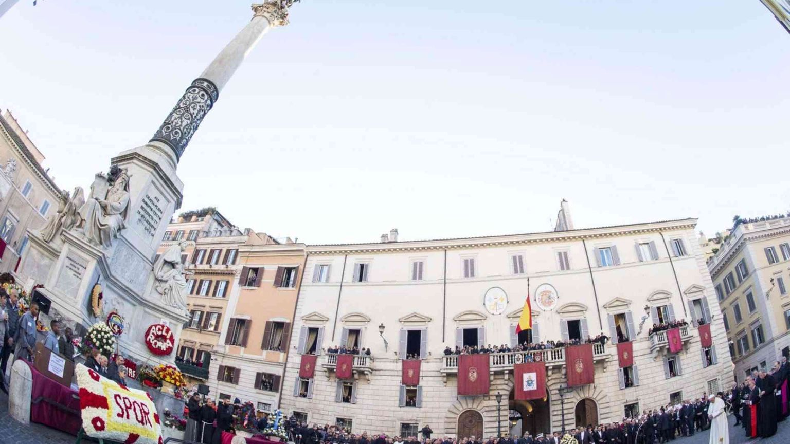 La preghiera del Papa a Maria: «Non abbandonare le famiglie rifugiate»