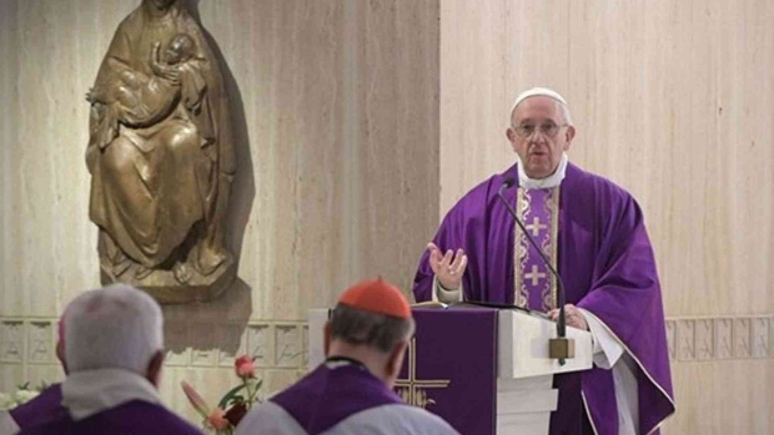 Il Papa: prepararsi al Natale con il coraggio della fede