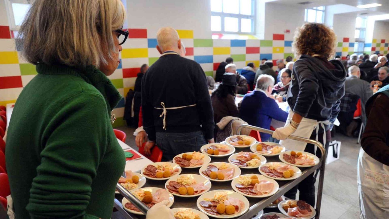 Manovra, a pagare è il non profit. Russo (Cei): penalizzati i deboli