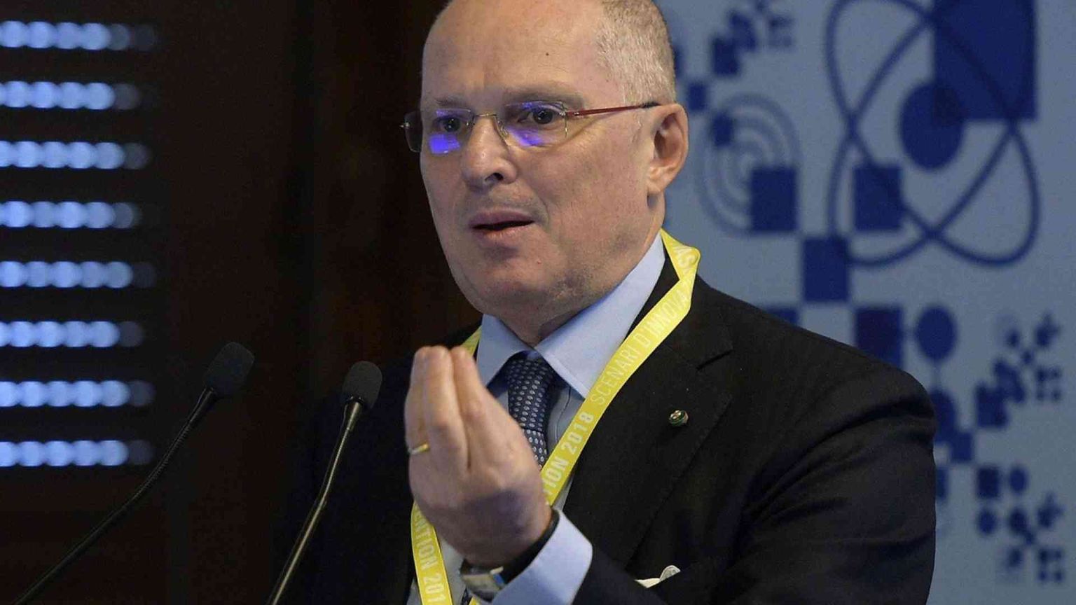 Ricciardi: «Ecco perché mi dimetto». Dai vaccini alle fake news sui migranti