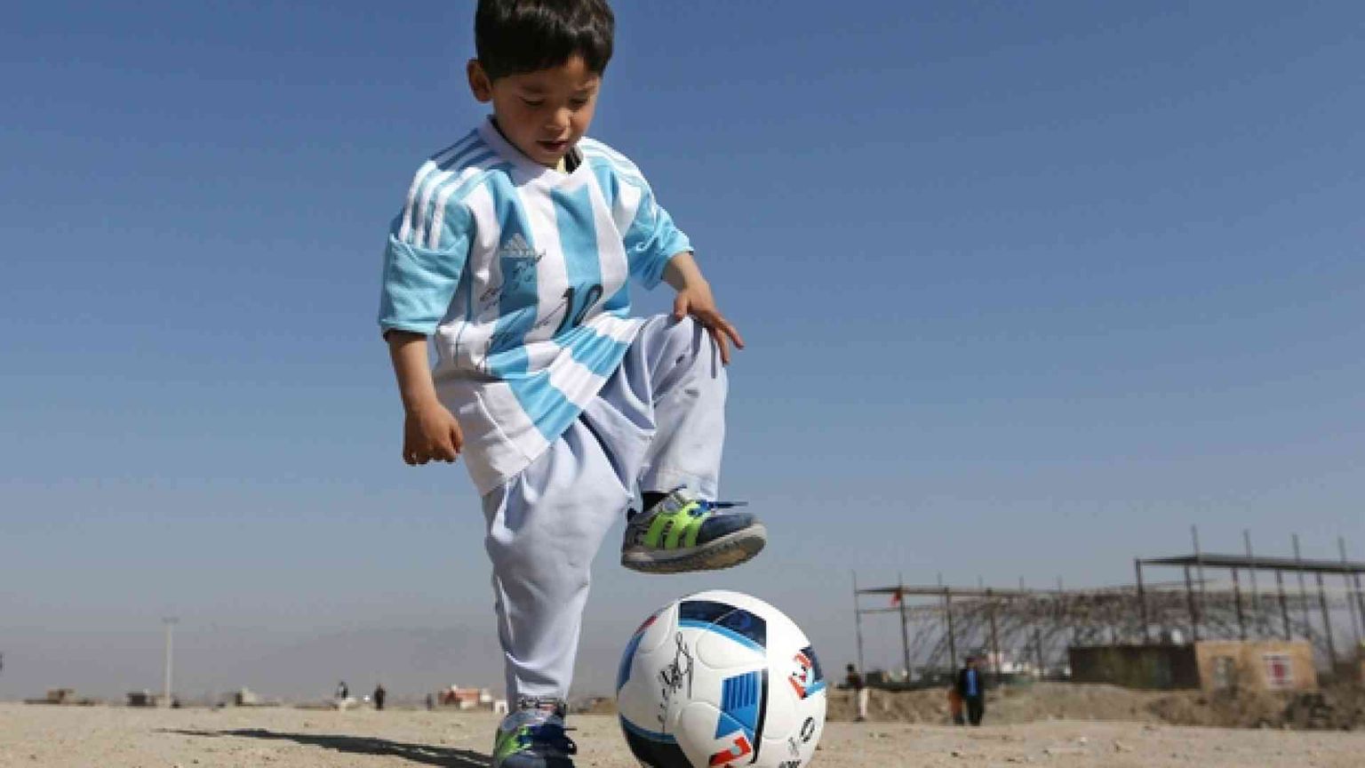 La storia di Murtaza: dall'incontro con Messi alla fuga dai Talebani