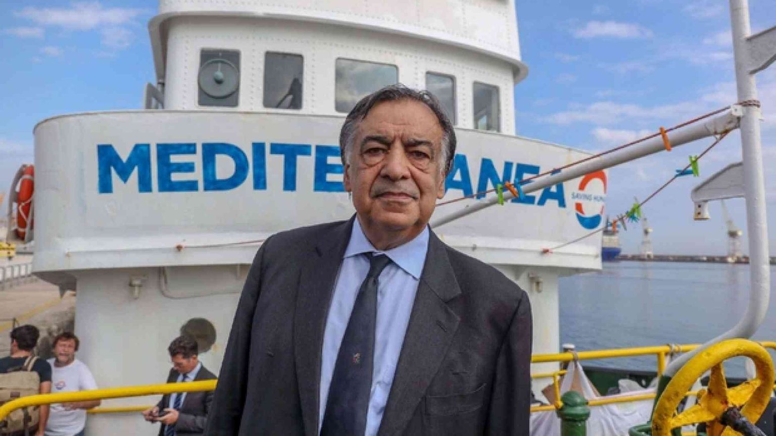 Palermo e Napoli: no alla «Legge Salvini». Obiezione umanitaria dei sindaci