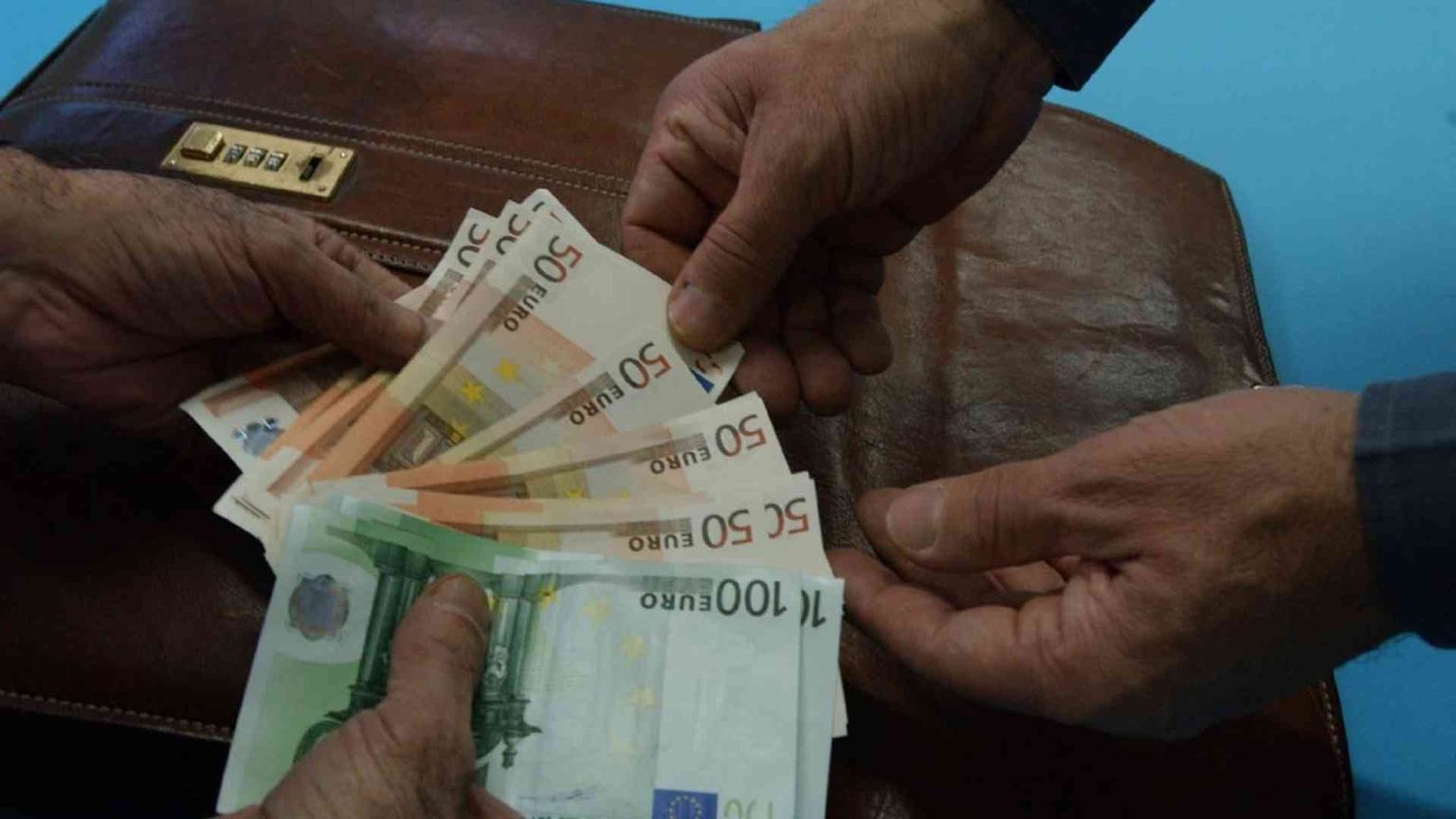 Delpini ai parroci: segnalate usura e mafie