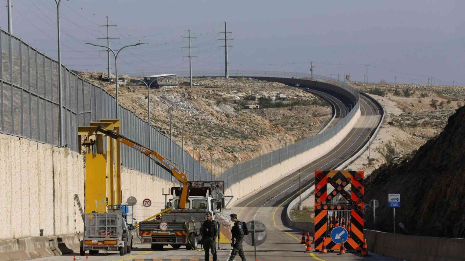 Polemiche per la nuova «strada dell'apartheid»