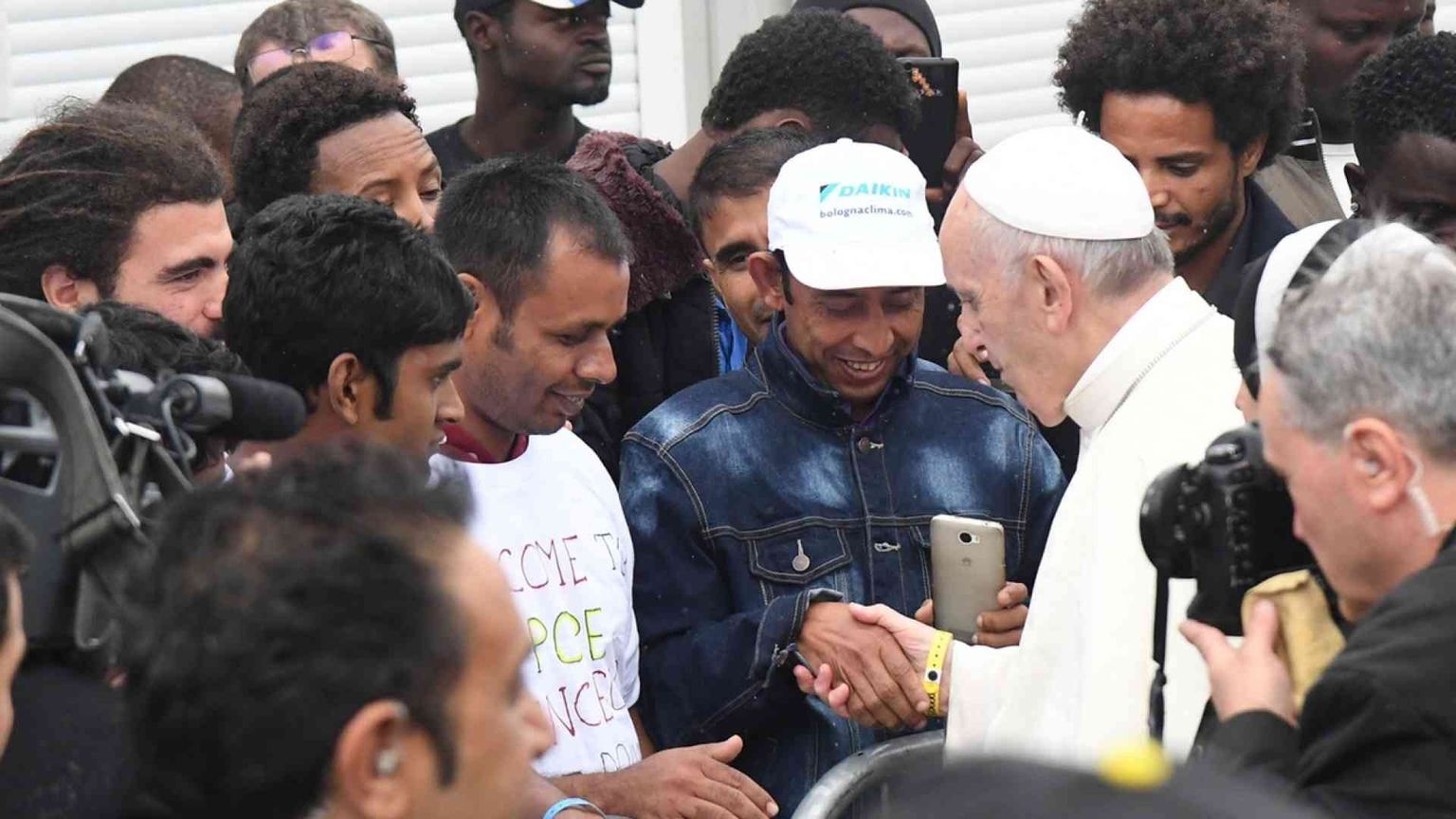 Papa: le migrazioni arricchiscono le società. «Anche Gesù fu un rifugiato»