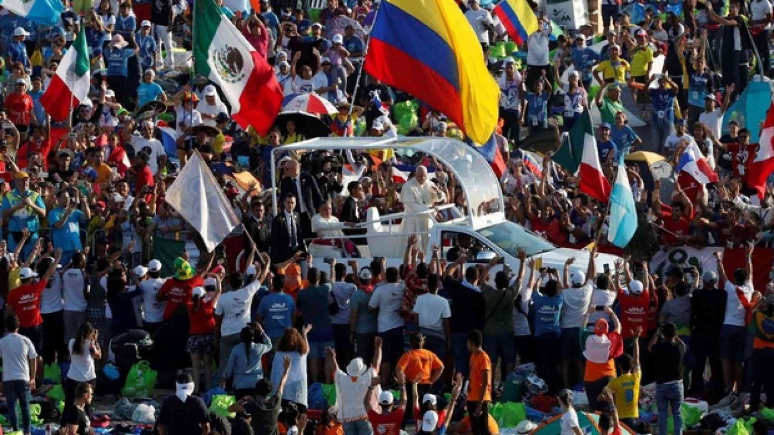 Il Papa ai giovani: siete l'adesso di Dio. La preghiera per il Venezuela