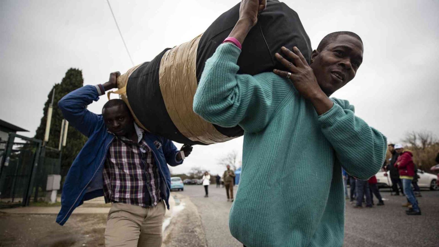 Rifugiati in parrocchia. A Bologna i preti «obiettori»
