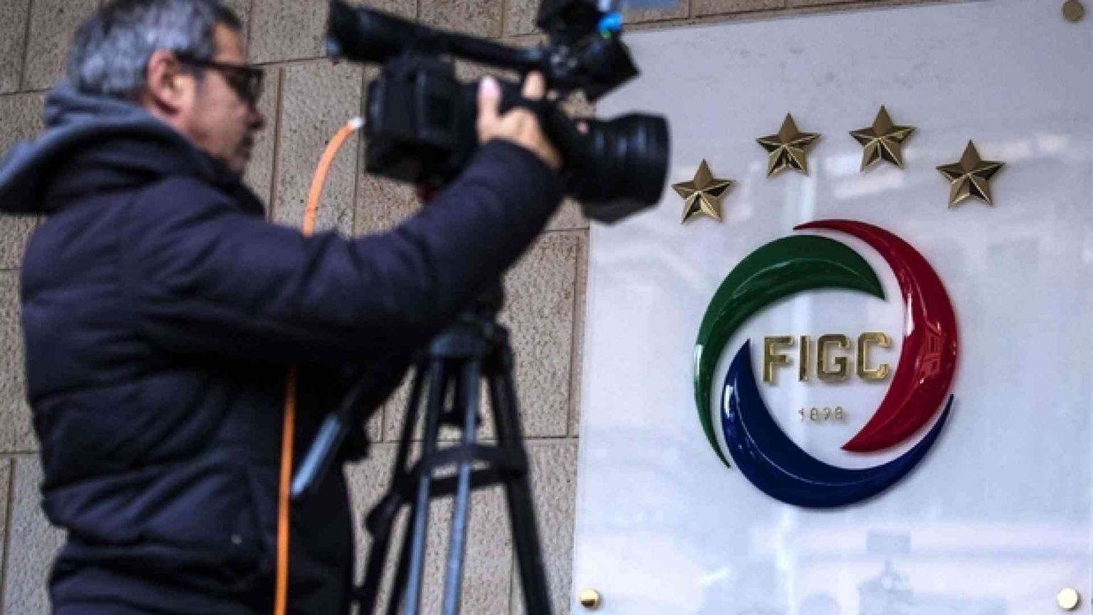 Cori razzisti in campo, interviene la Figc: squadre fuori al secondo richiamo