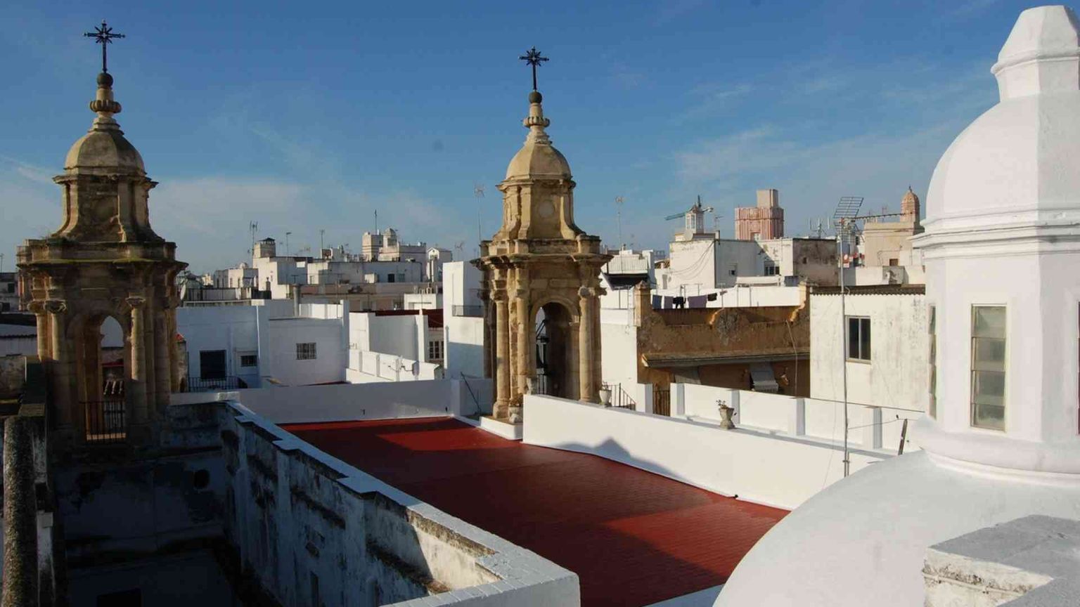 Cadice, la città sulla soglia fra due mondi lontani