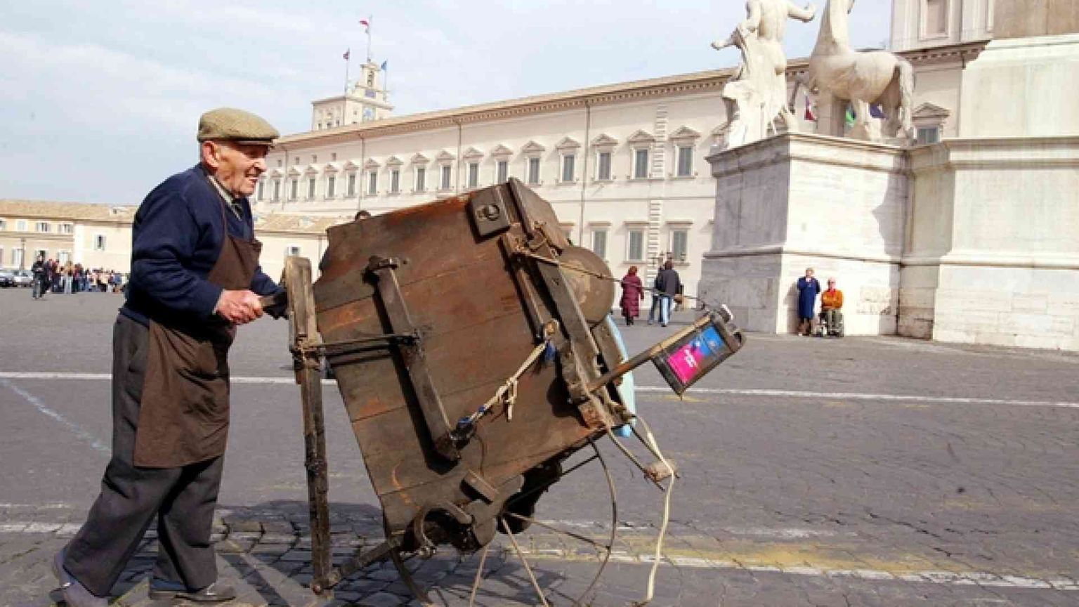 Spariscono botteghe e mestieri artigiani