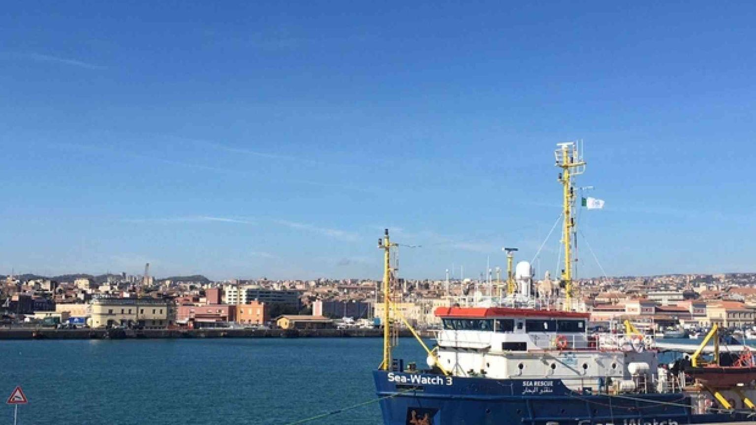 Migranti, la Procura di Catania: nessun rilievo penale contro Sea Watch