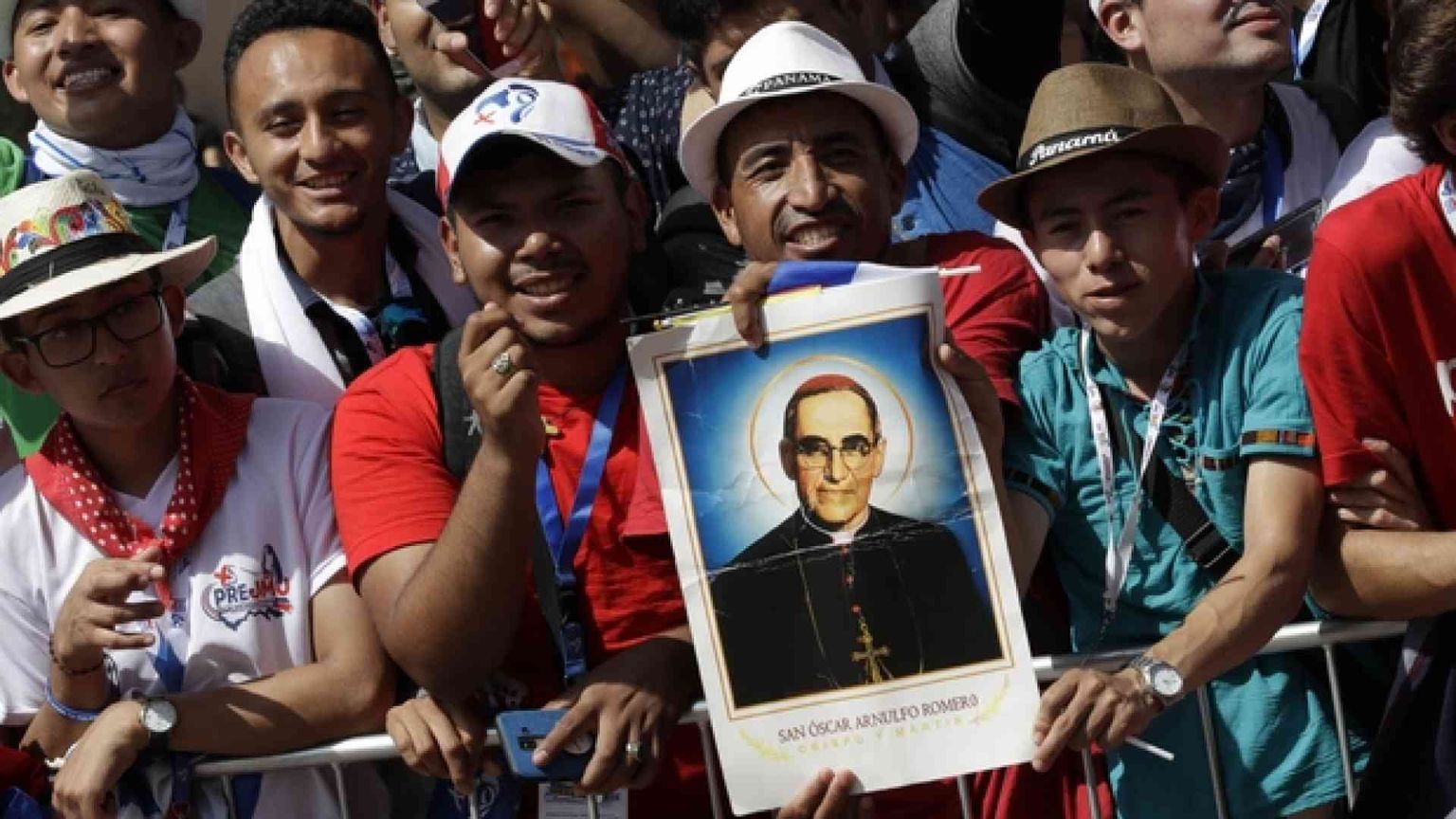 Il Papa coi gesuiti: il Vangelo è politico ma i religiosi non si schierino