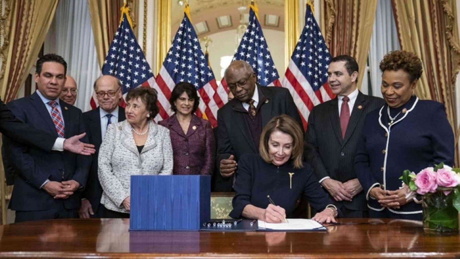 Evitato lo shutdown ma Trump dichiara emergenza nazionale