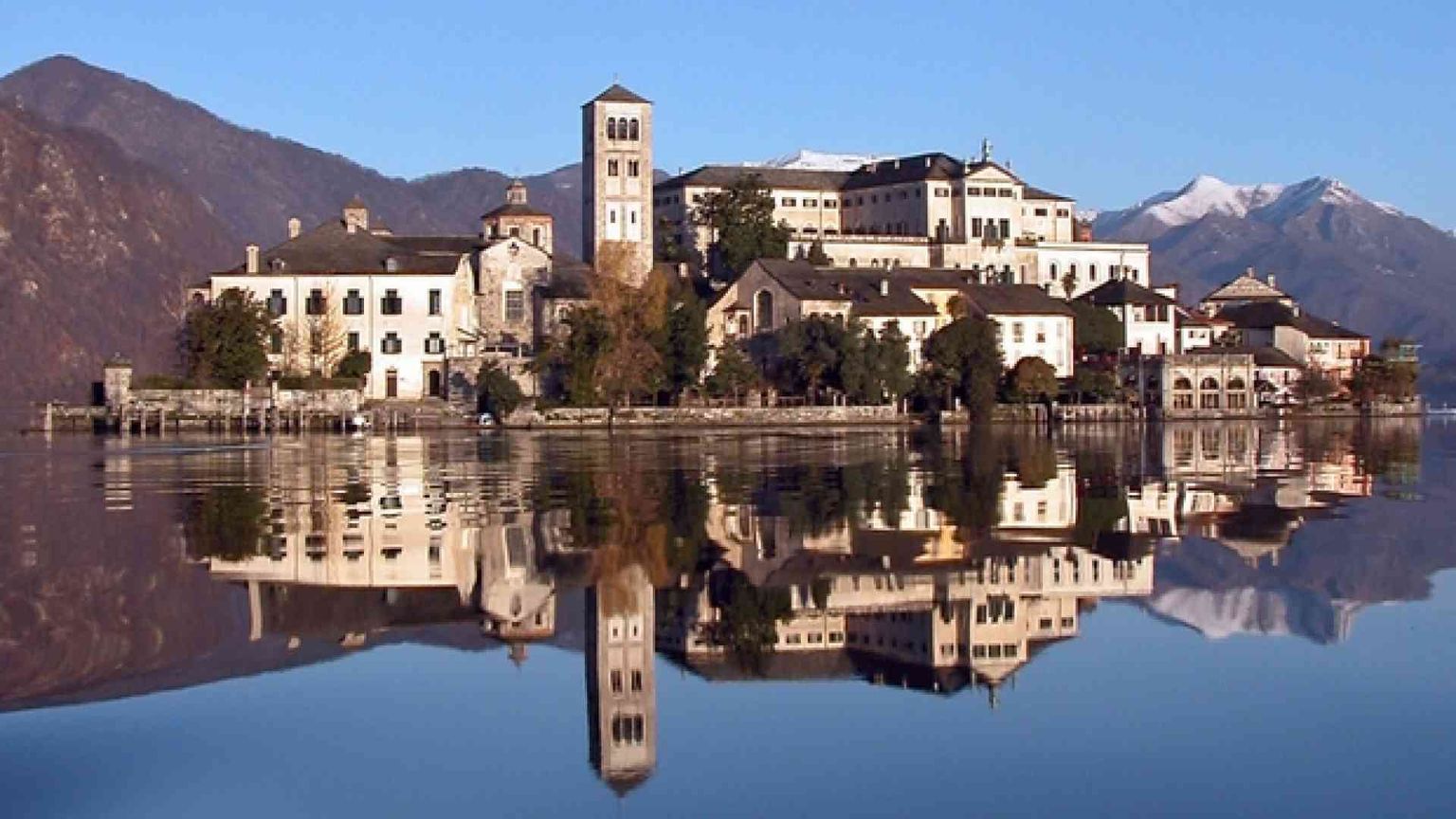 La clausura? È sul lago