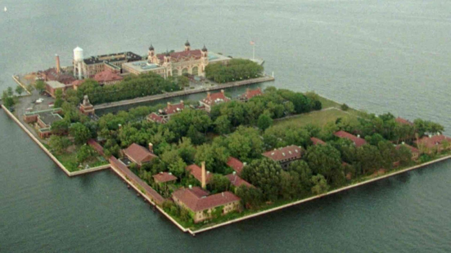 Ellis Island, la porta del «nuovo mondo»... quando i migranti eravamo noi