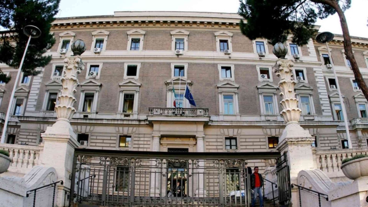Torna «madre» e «padre» sulla carta d'identità dei minorenni