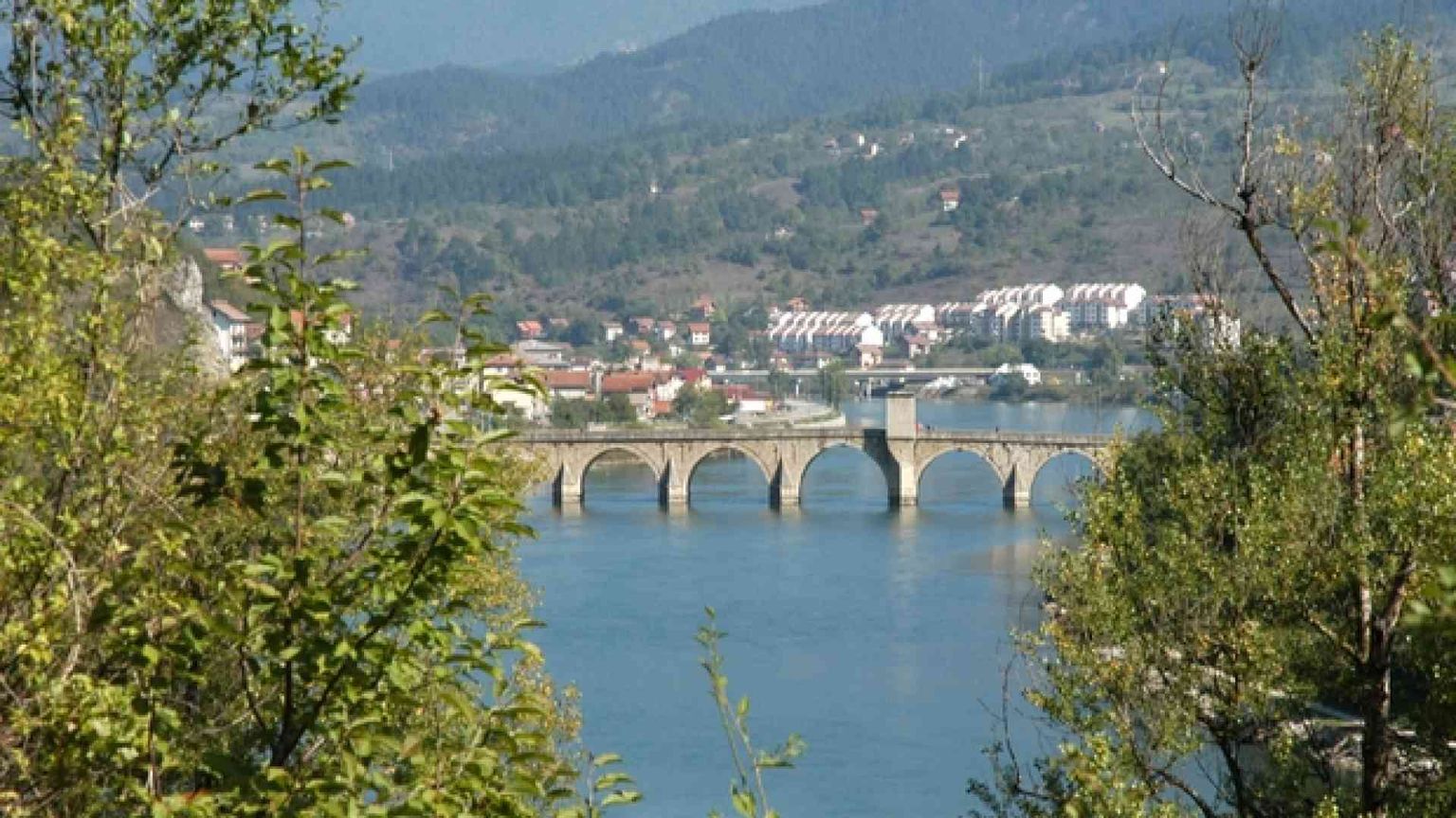 Ponti contro muri: l'architettura di papa Francesco per costruire il futuro