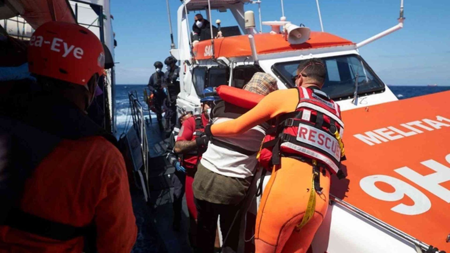 «Non rimandateci all'inferno libico»: il grido dalla nave senza porto