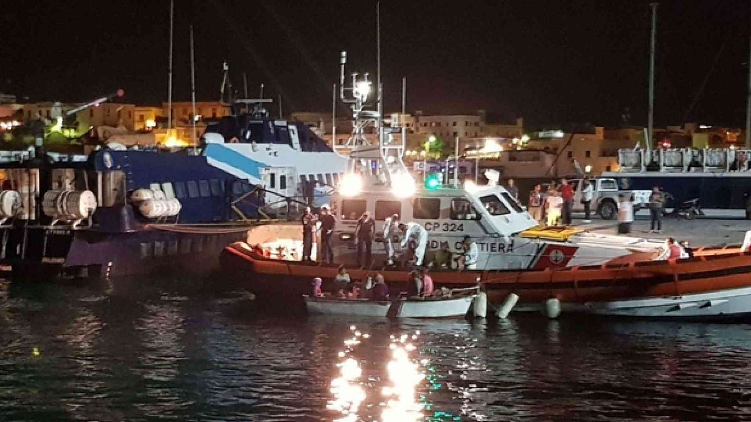 Barca con 70 migranti a Lampedusa. Tra loro 17 libici in fuga dalla guerra