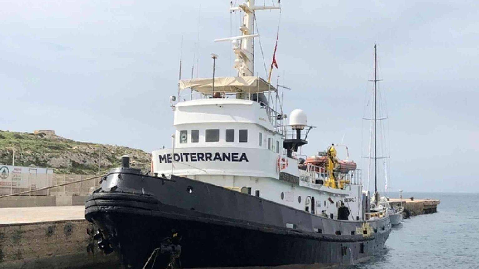 Migranti, così Roma comanda la Libia. La verità sui respingimenti / Audio