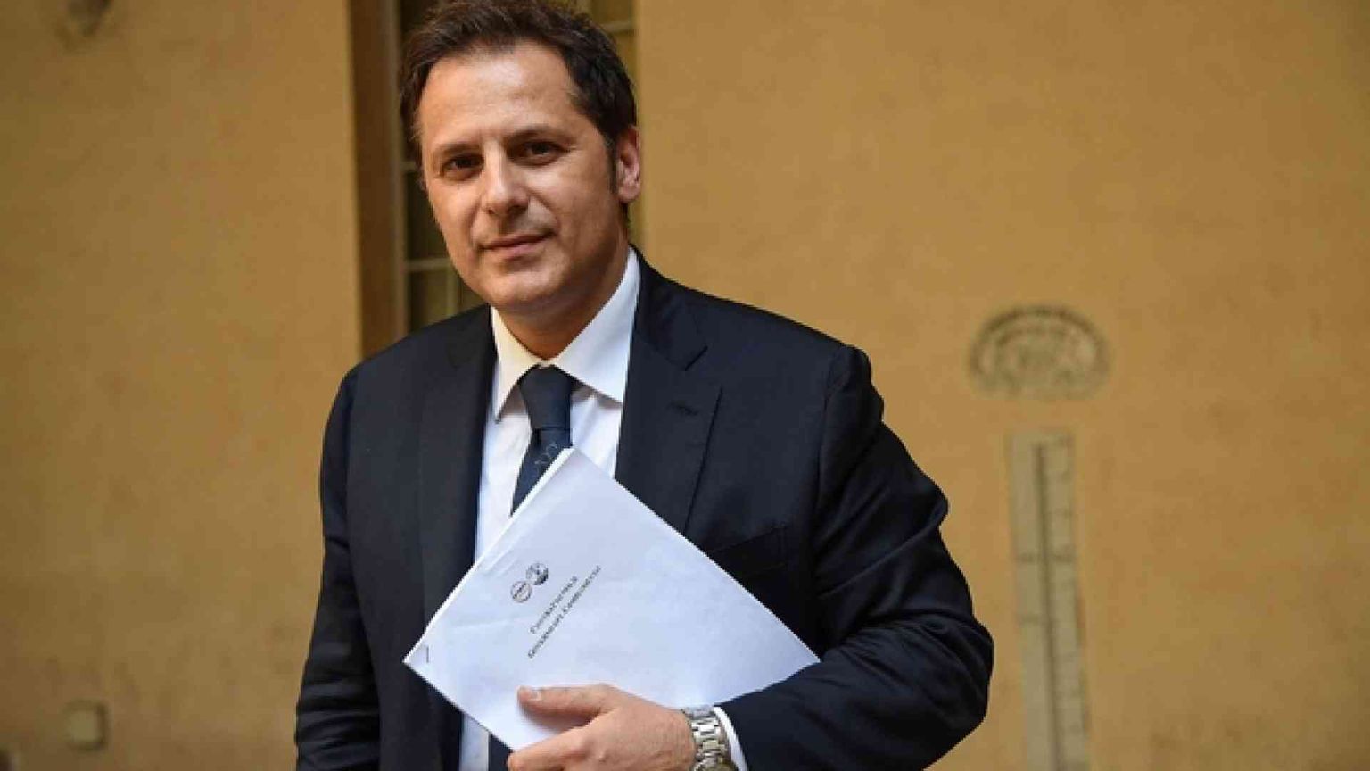 Per il sottosegretario Siri ipotesi corruzione. Ed è rissa totale tra Lega e M5s