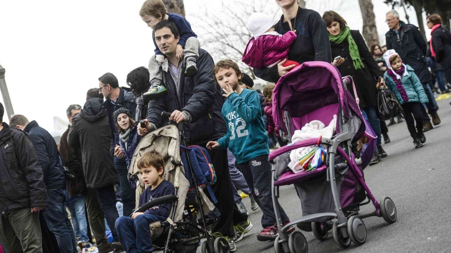 Aiuti a tutti o solo ai poveri? Sui figli è ora di cambiare rotta