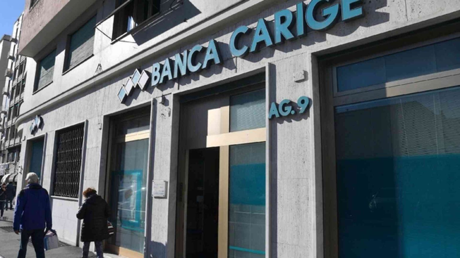 Crisi Carige: sindacati in piazza. Tria: buon segnale l'interesse di Blackrock