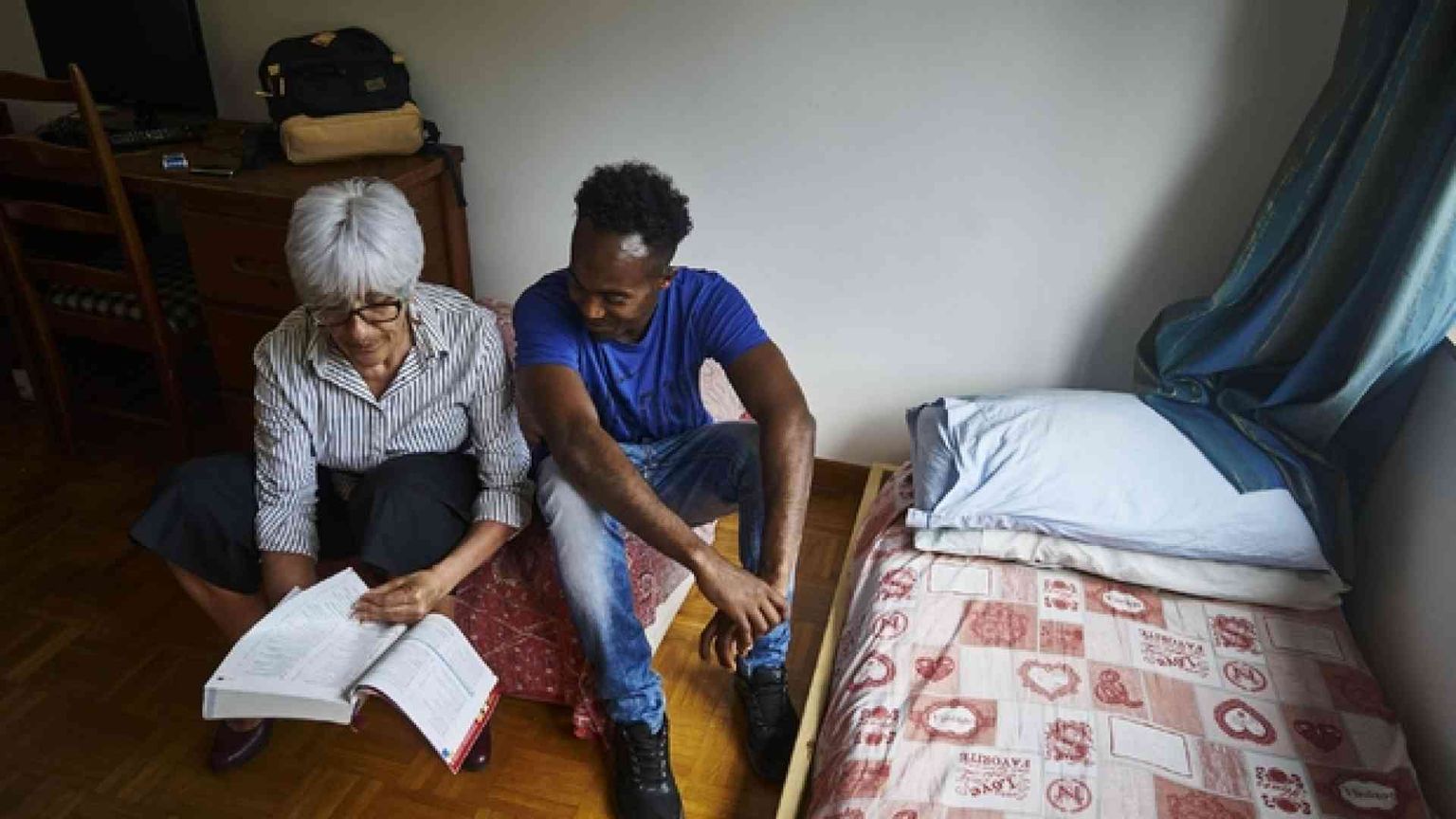 Accoglienza migranti in crisi, 15mila operatori rischiano il lavoro