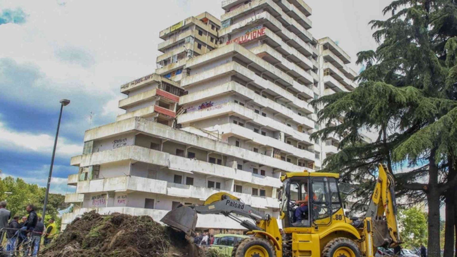Al via il cantiere per la demolizione delle Vele. Così Scampia riparte