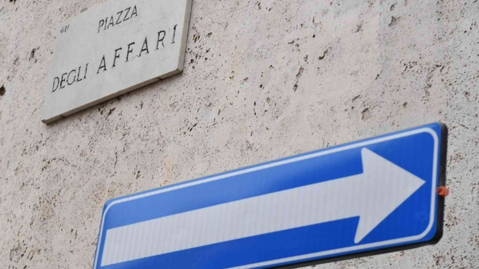 Lo spread «vede» quota 300, poi cala. Tria: nervosismo ingiustificato