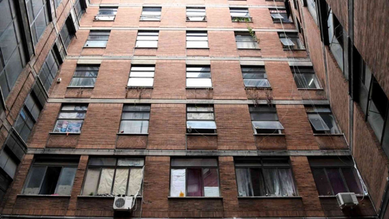 Quel condominio riacceso e il «potere» di tre donne