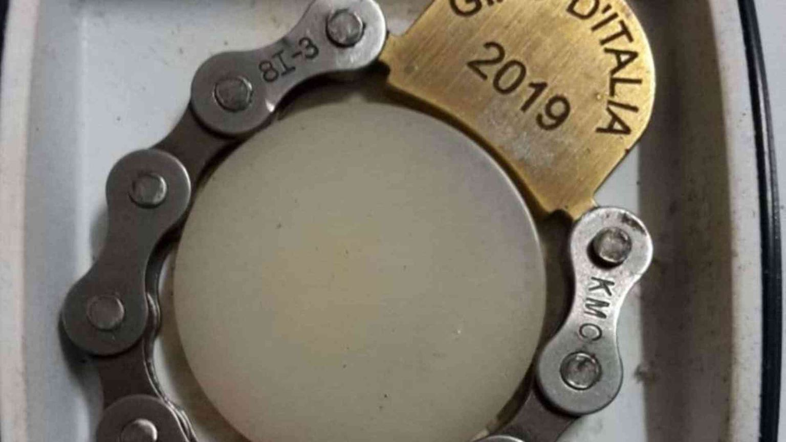 Da Bologna il "rosario dei ciclisti", fatto con catene da bici