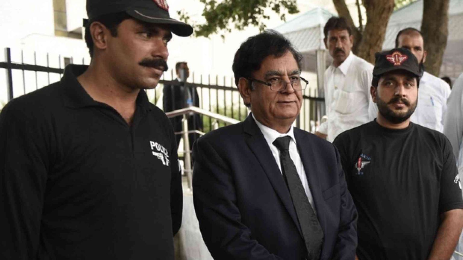 Coppia cristiana in cella per Sms «blasfemi» difesa dal legale di Asia Bibi