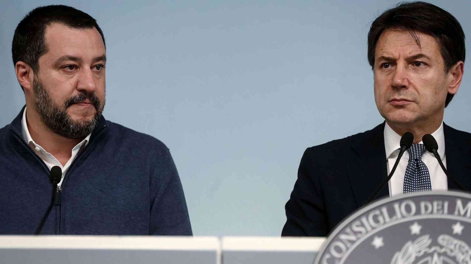 Scontro Salvini-Conte sui decreti sicurezza e famiglia