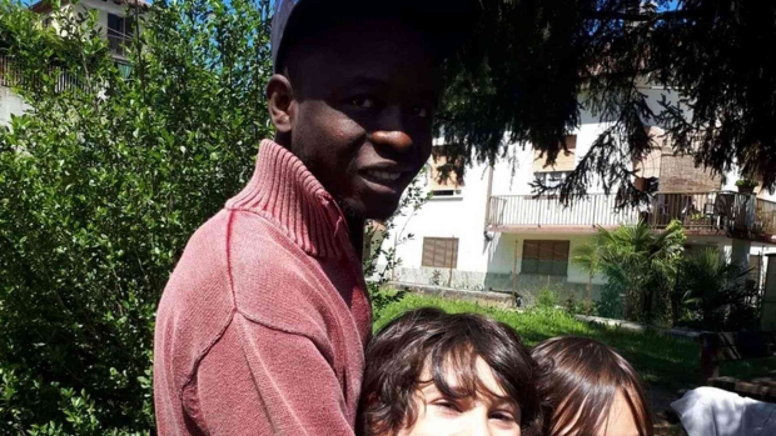 «Non cacciate Taiwo. Lui ha solo noi». Alunni mobilitati per il migrante-prof