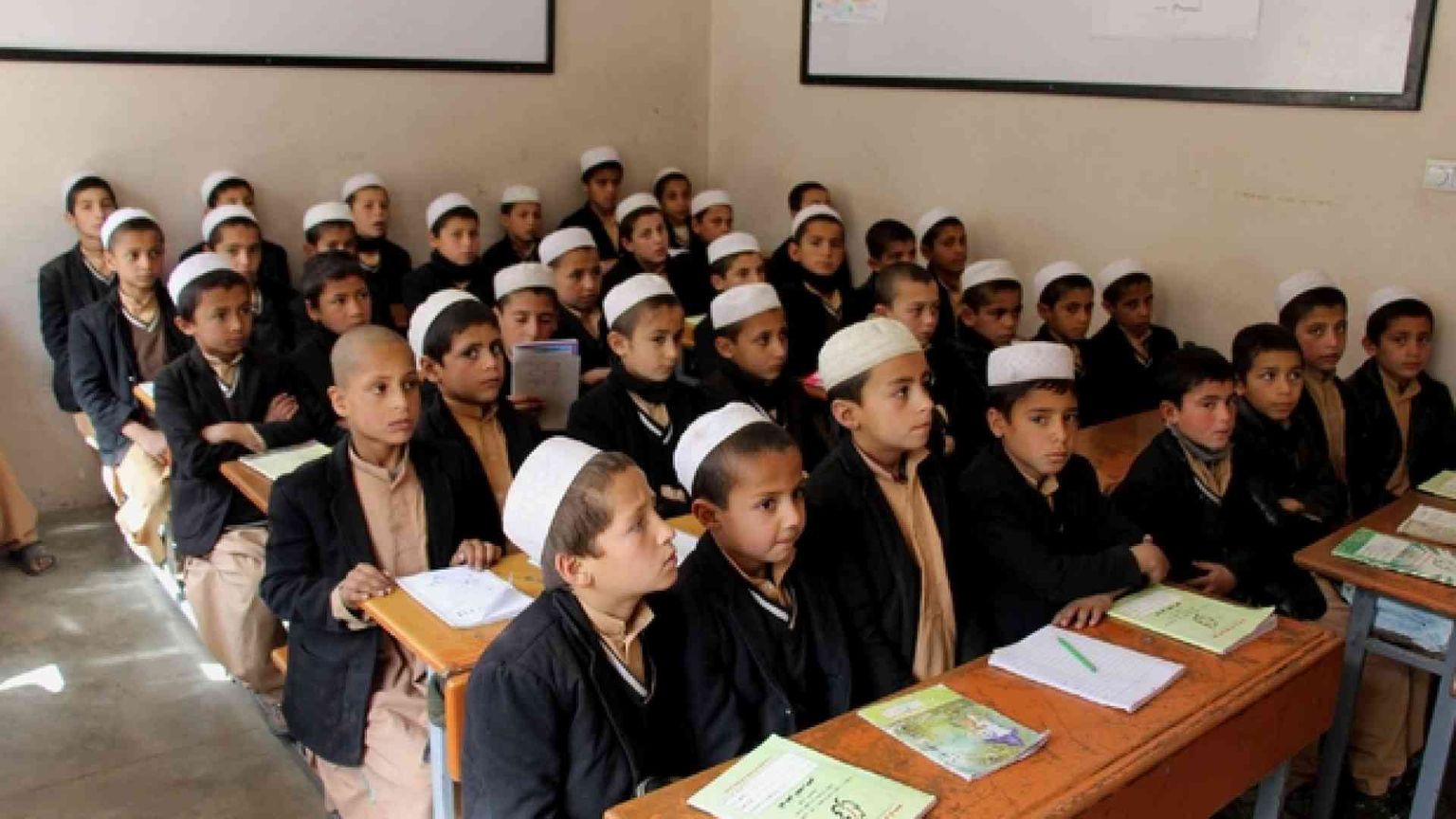 In Afghanistan scuole sotto attacco: oltre tre milioni senza insegnanti