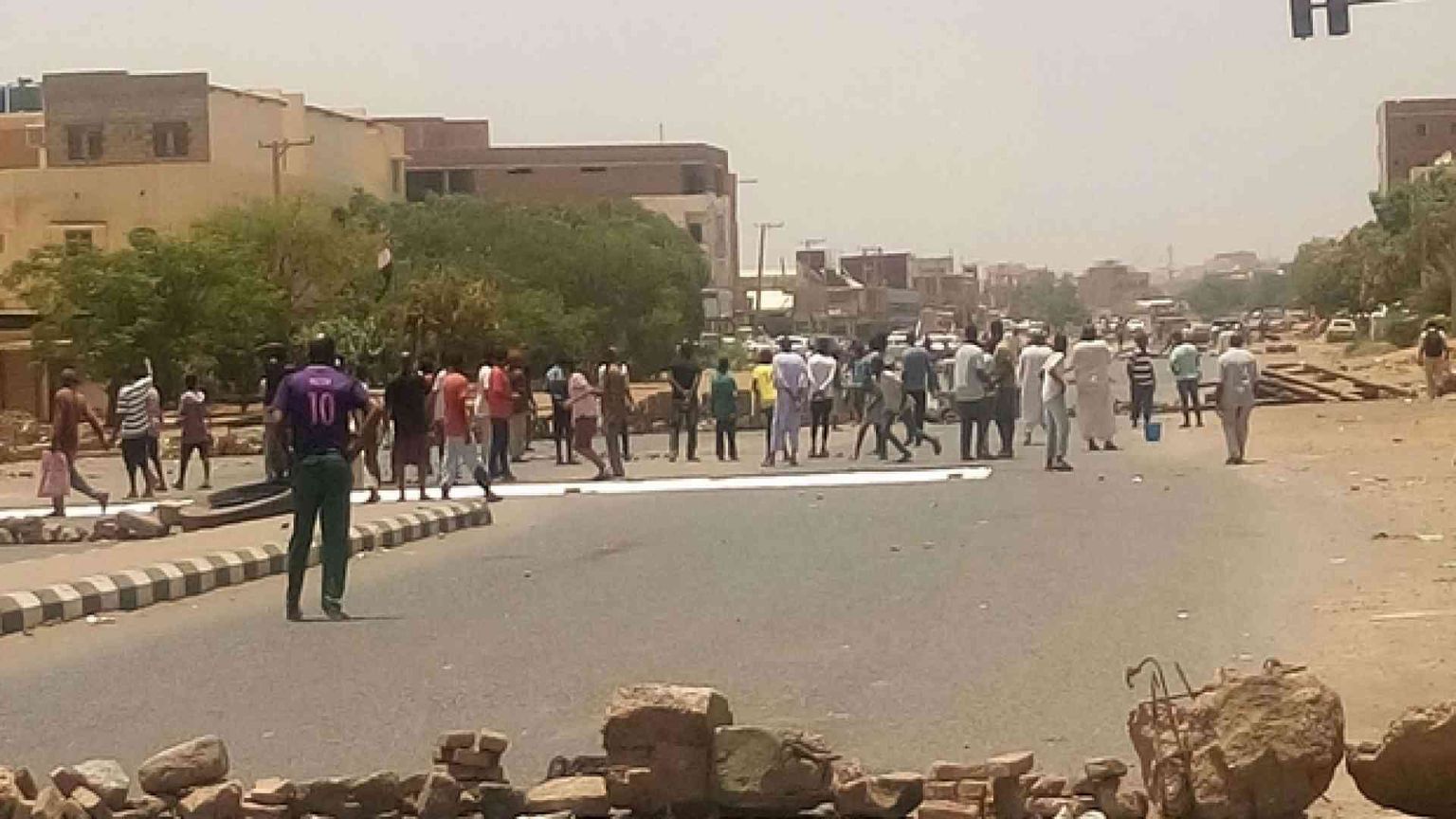 La strage non ferma la rivolta in Sudan: la piazza sfida i militari