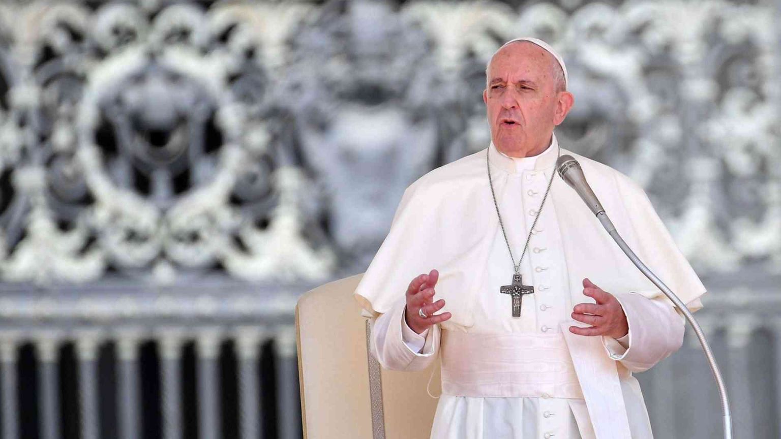 Il Papa: l'8 giugno alle 13 un minuto per la pace