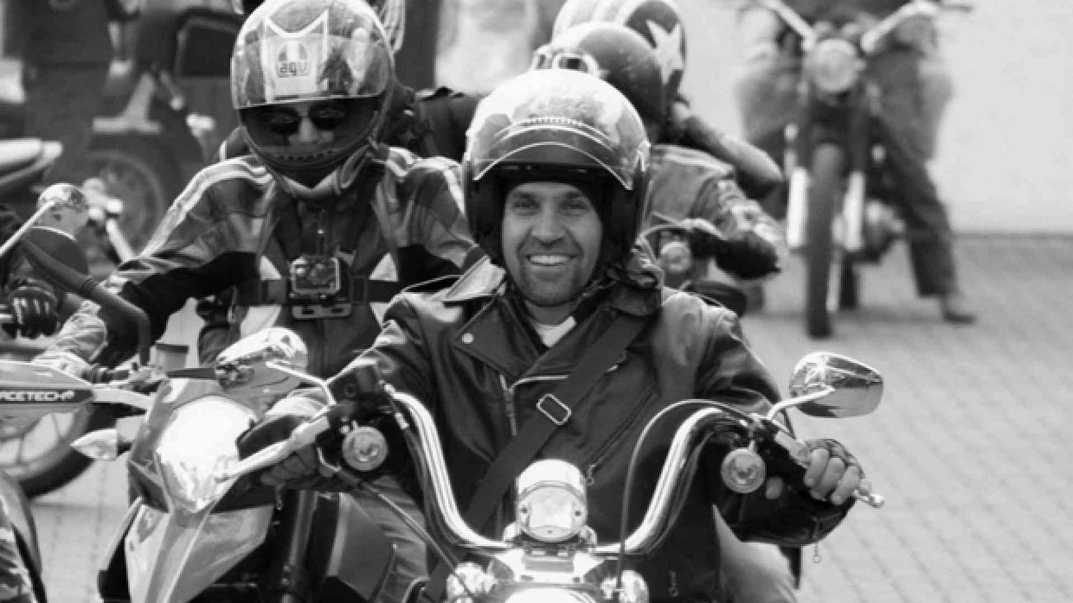 Il "don" che guida la moto: «È una pastorale di strada»