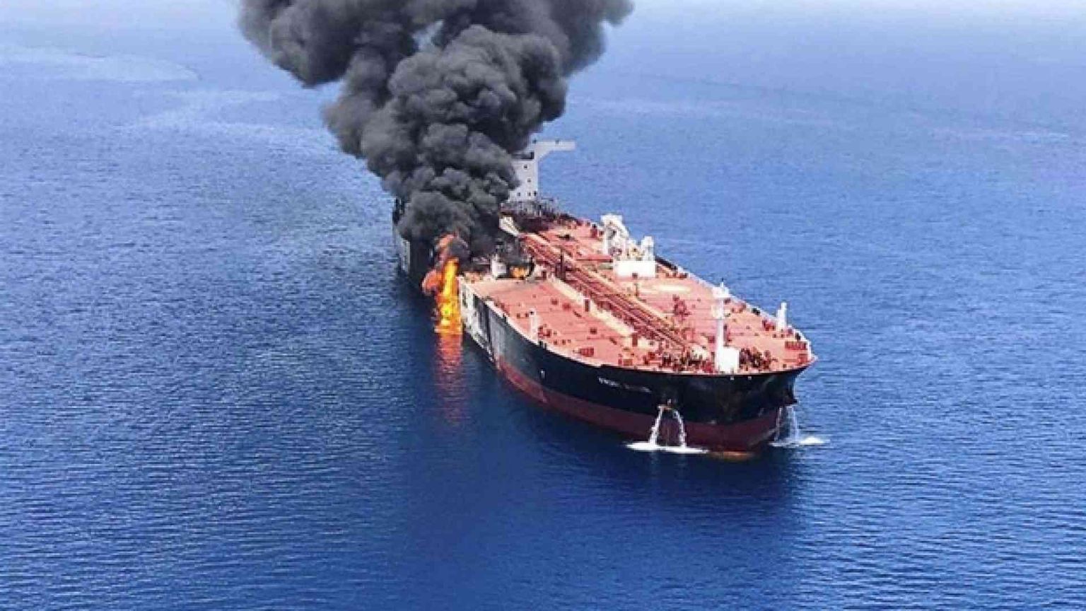 Battaglia Navale A Hormuz Attaccate Due Petroliere Battaglia Navale A Hormuz Attaccate Due Petroliere