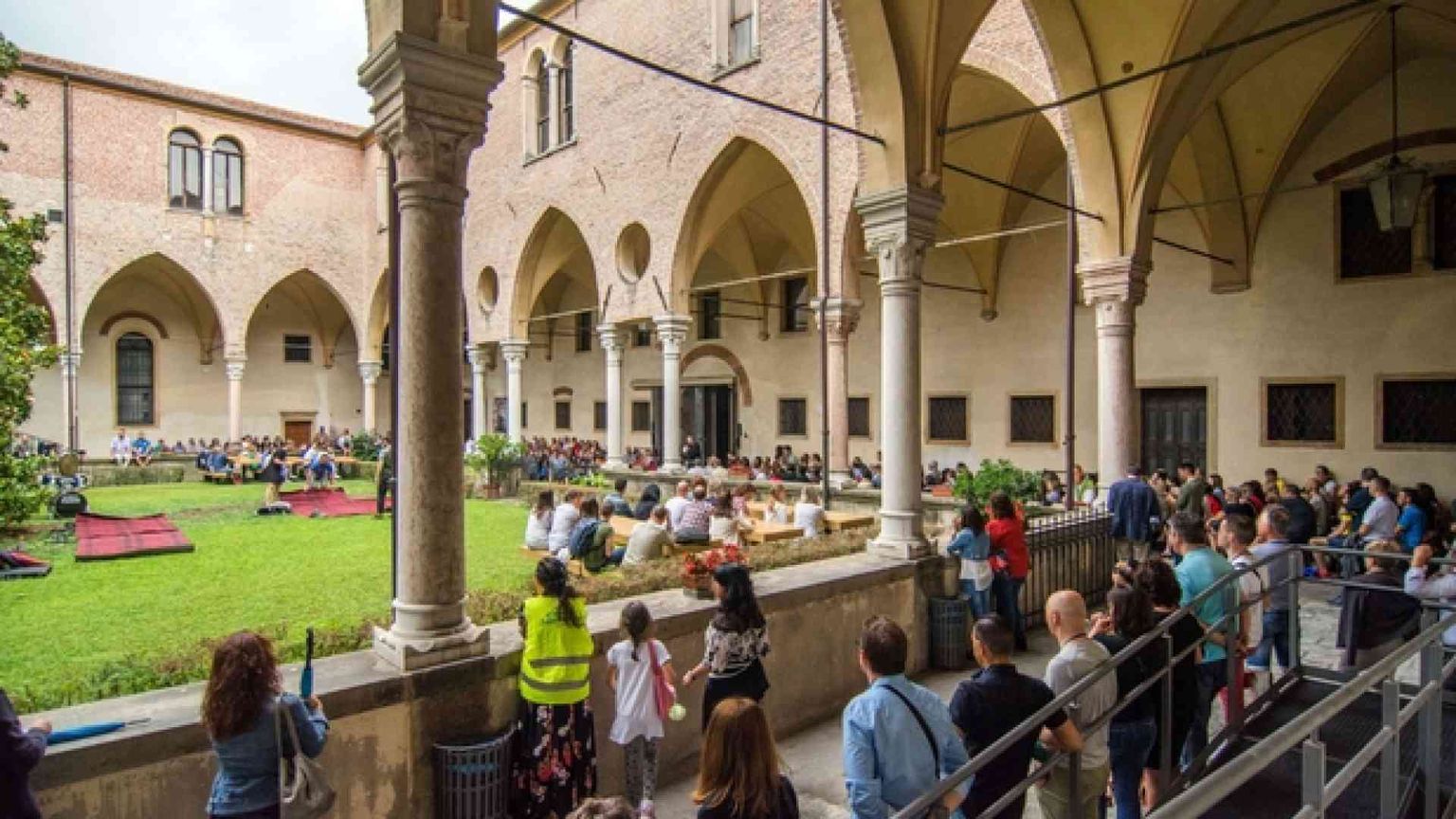 La festa dei single: «Sant'Antonio fammi sposare»